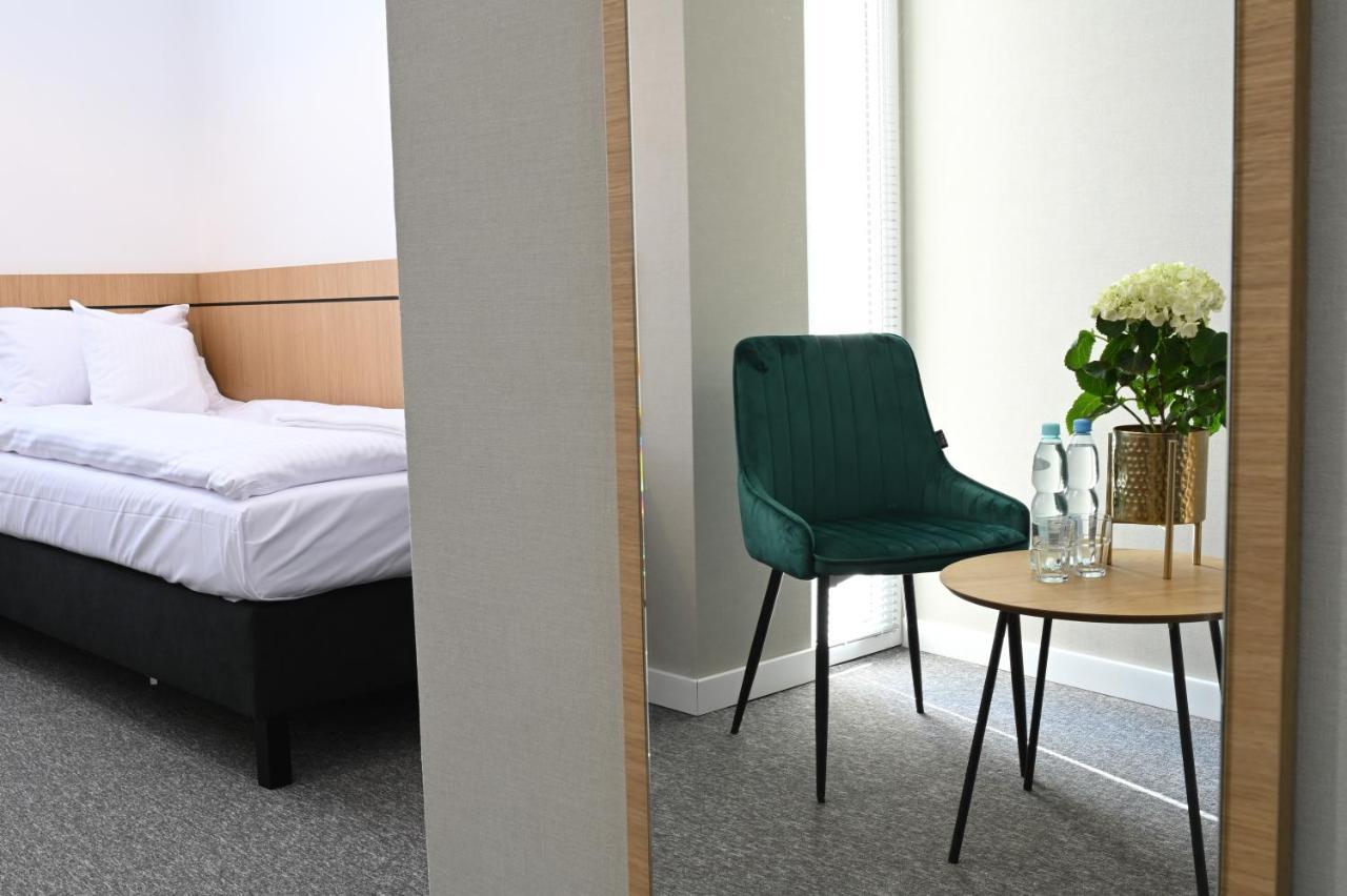 Hotel Parrot Рашин Экстерьер фото