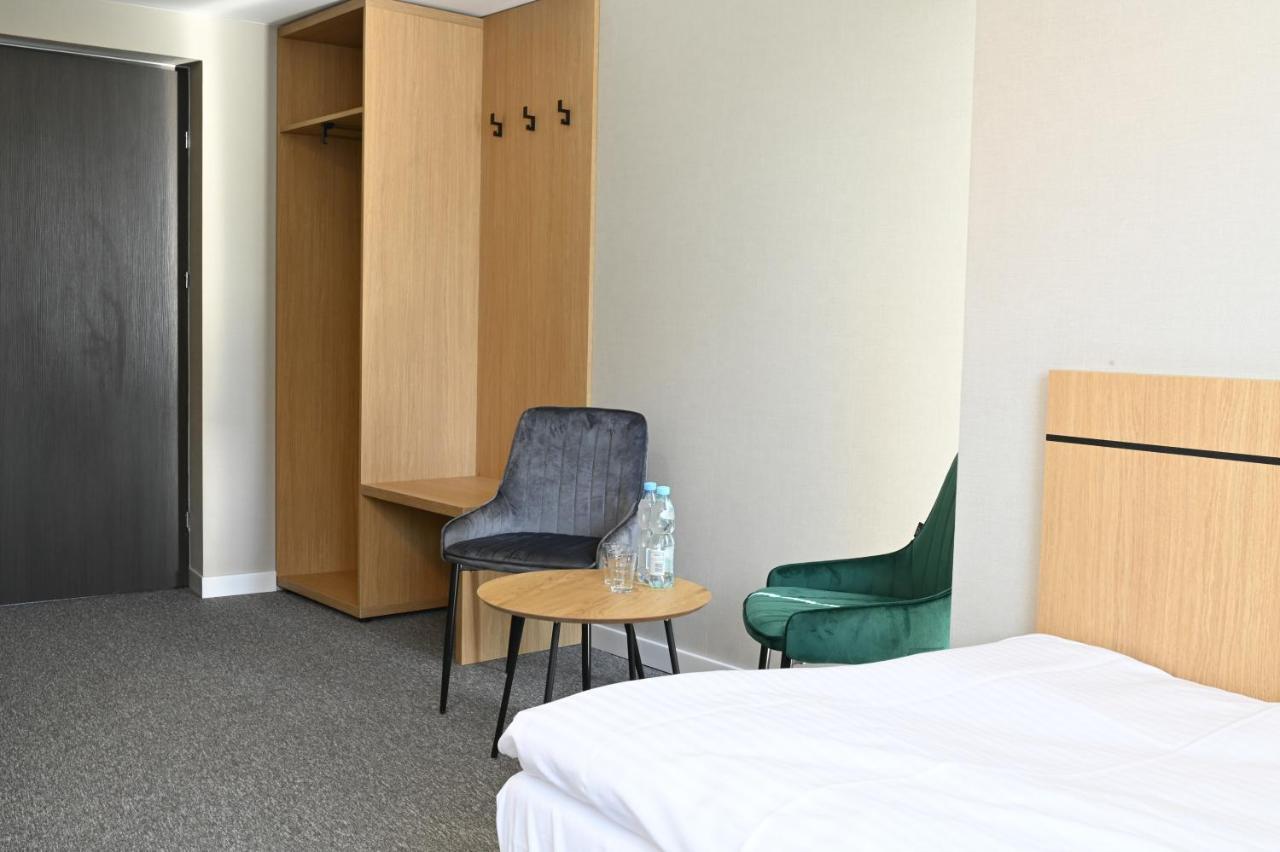 Hotel Parrot Рашин Экстерьер фото